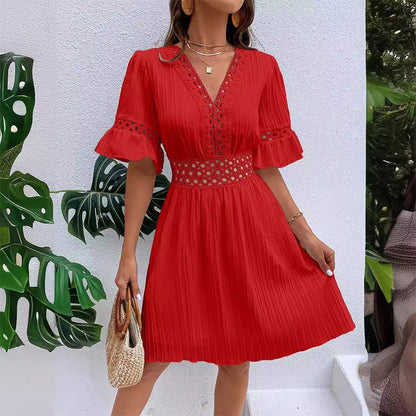 ✨Tidsbegränsad 62% rabatt! ✨Elegant spetsklänning – V-ringad, veckad design, perfekt för sommarsemestern✨